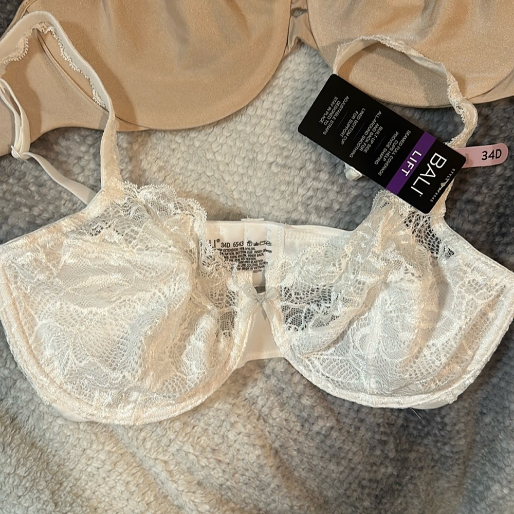 White lace UNWORN bra